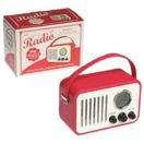 Tragbarer Radio-Wecker mit MP3-Anschluss im Retro-Look