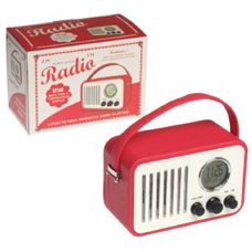Tragbarer Radio-Wecker mit MP3-Anschluss im Retro-Look
