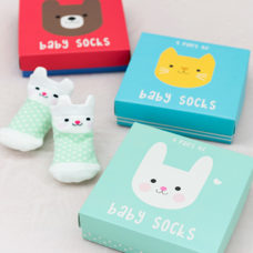 Babysöckchen-Set in Geschenkschachtel*4 Paar Babysöckchen „Häschen“.